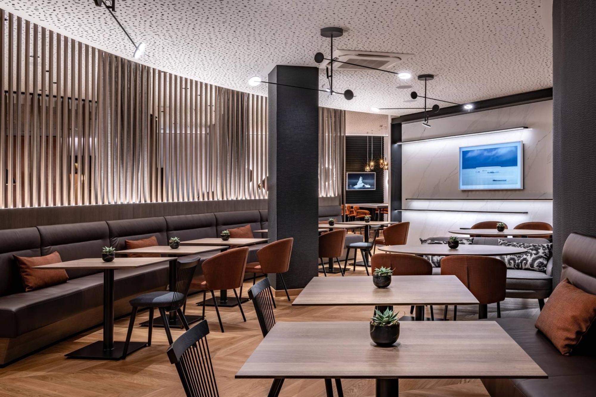 Отель Frankfurt Marriott 5*